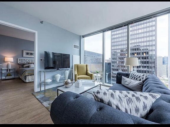 5th image of 256 N Garland Ct #2703