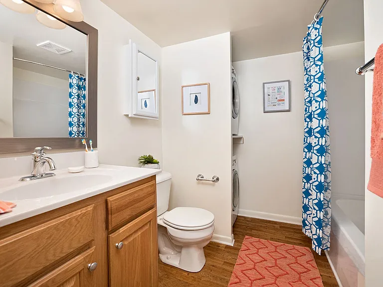 Cambridge Apartments — Photo 16