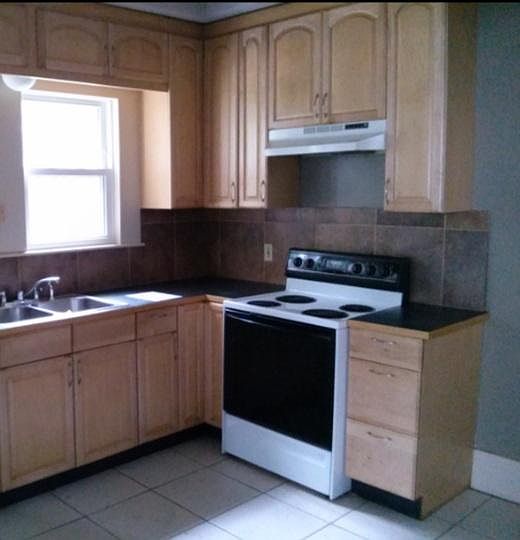 1st image of 543 Stratford Ave