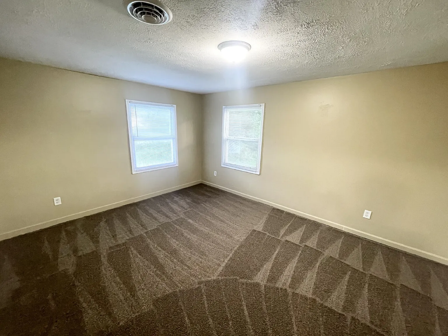 3 bed, 1.0 bath, $1,395 — Photo 4