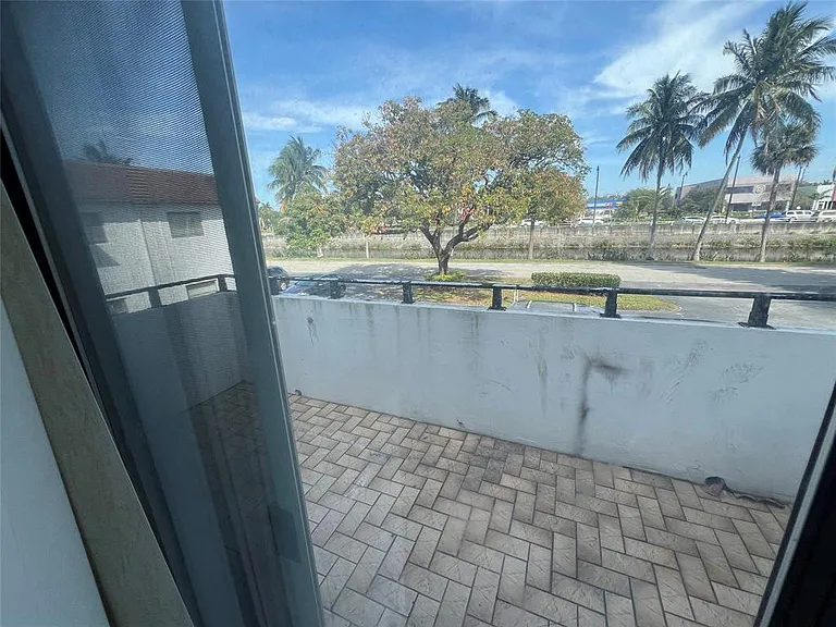 230 SW 1st St #G-8 — Photo 14