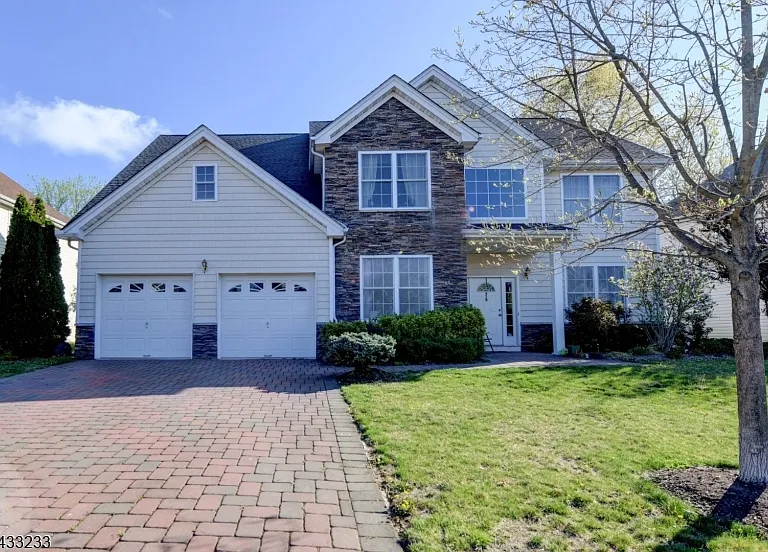26 Pine Ln — Photo 1
