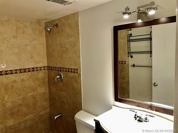 5th image of 1740 NW North River Dr APT 423