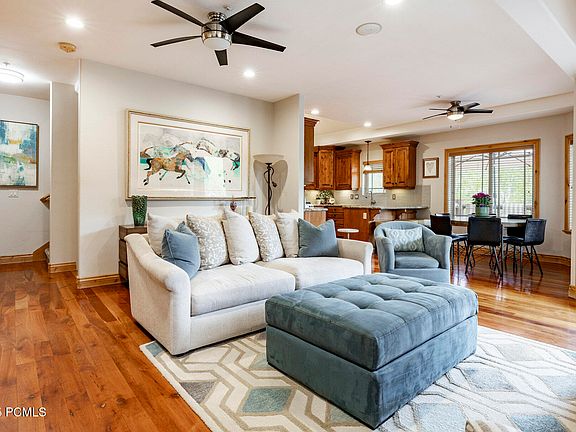 2nd image of 3006 W Canyon Links Dr