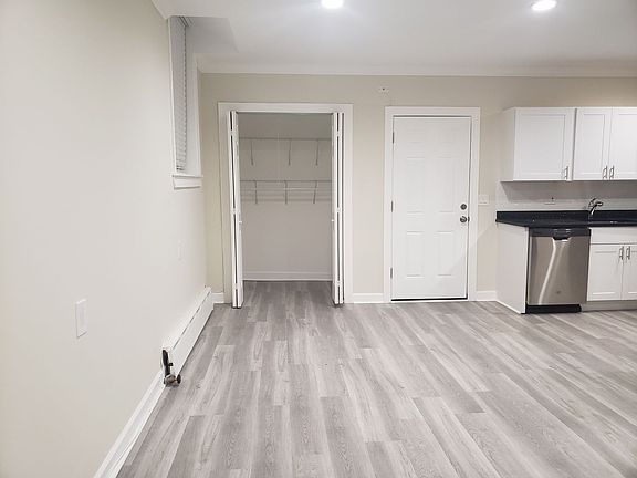 5th image of 646.5 W Roscoe Street Unit Gdn