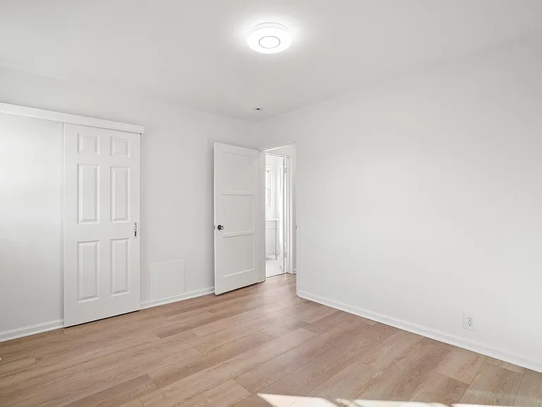 4920 Cahuenga Blvd — Photo 15