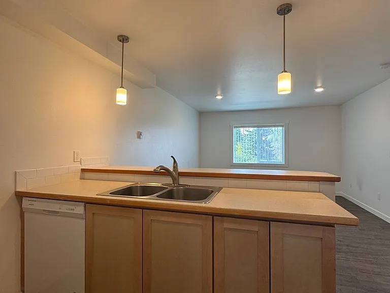 2249 N Airport Rd — Photo 32