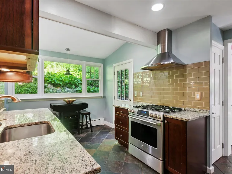 626 Lakeside Ave — Photo 8