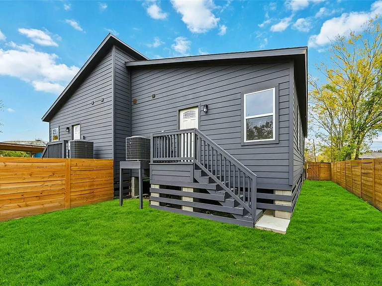 8512 Farqueson St — Photo 31