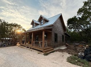 323 Twin Oaks Rd, Utopia, TX 78884