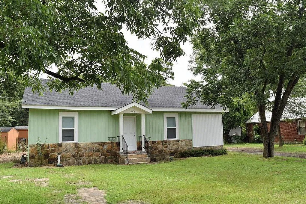 4 bed, 1500 sqft, $1,300 — Photo 1