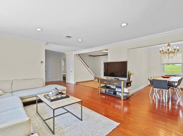 4 Hickory Dr