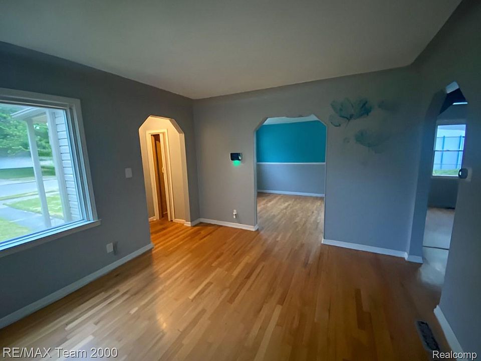 25270 Ford St, photo 10