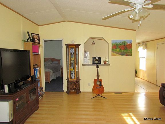 4th image of 104 Rolling Meadow Dr