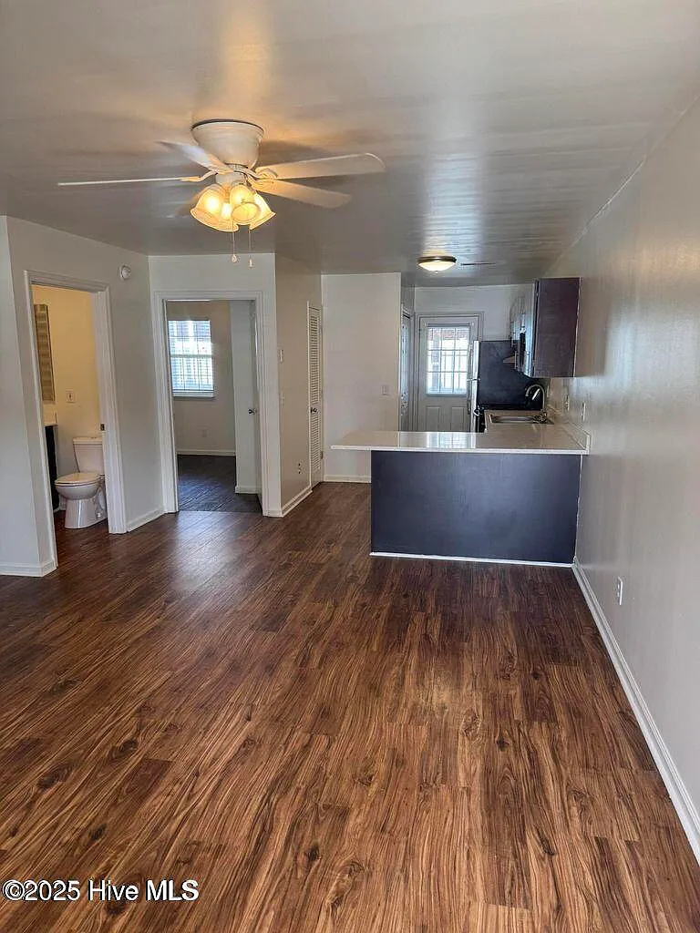 2 bed, 1.0 bath, 800 sqft, $1,095 — Photo 2