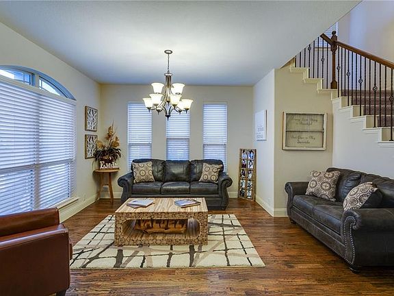 4th image of 1013 Sheldon Dr
