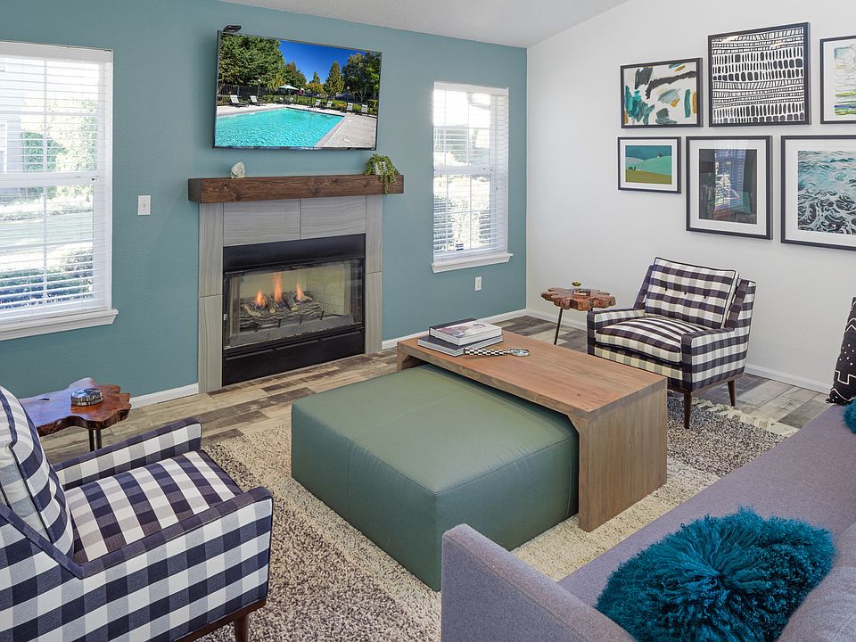 Eight Towncenter apartments community photo