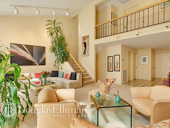 3rd image of 108 Dove Hill Dr