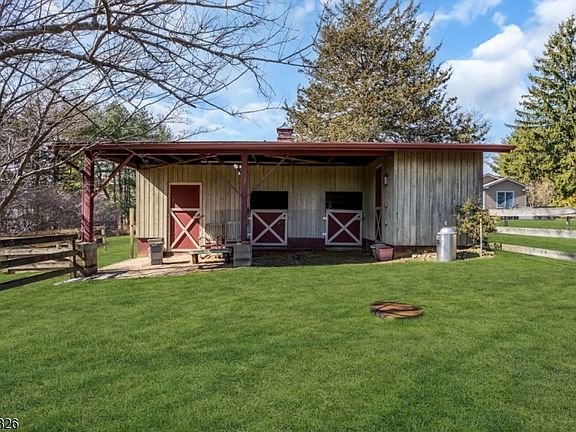 3rd image of 206 Cokesbury Rd