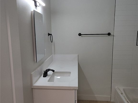 3rd image of 2844 Ardmore Ave #4