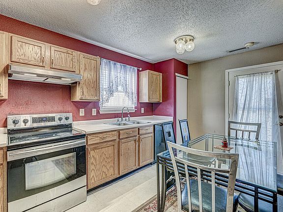 3rd image of 9134 Wandflower Dr