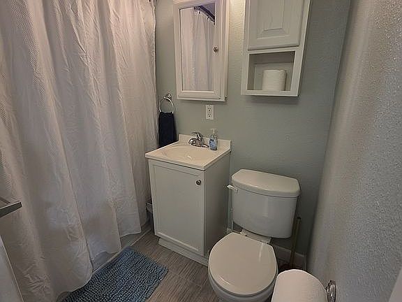 3rd image of 511 E Avenue F