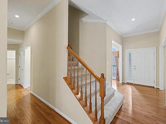 2nd image of 6727 Holly Farm Ln