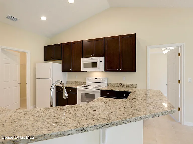 743 Breakwater Ter — Photo 16