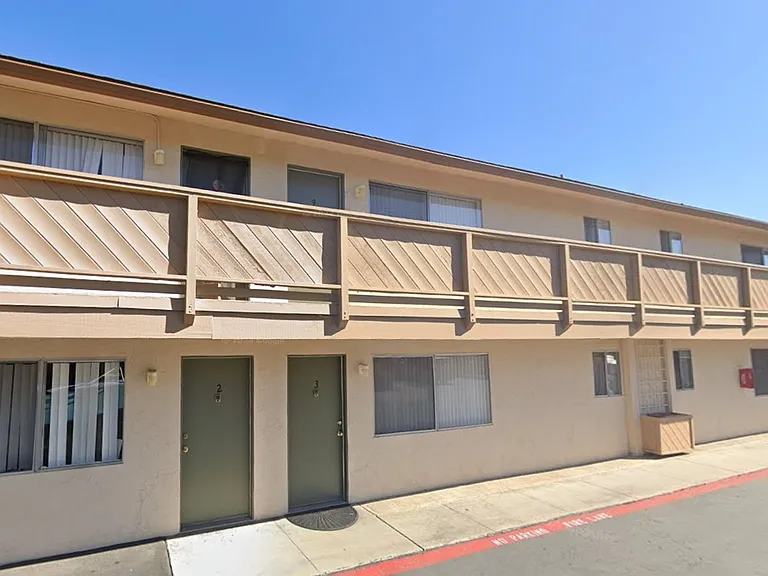 Hemlock Apartments — Photo 8