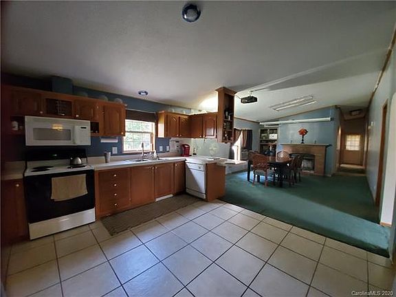 5th image of 110 Crystal Bay Dr