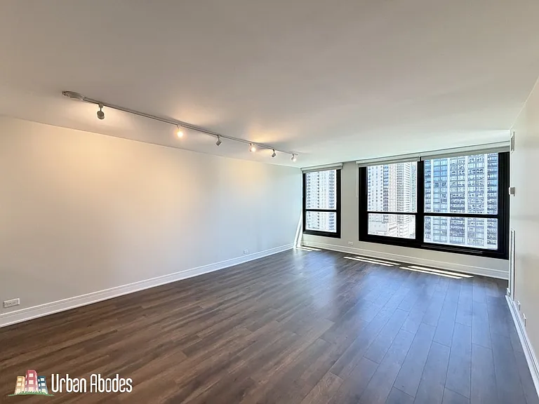 1030 N State St #12K — Photo 11