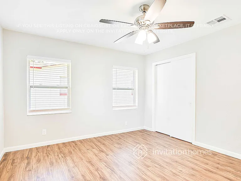 1115 N Powers Dr — Photo 13