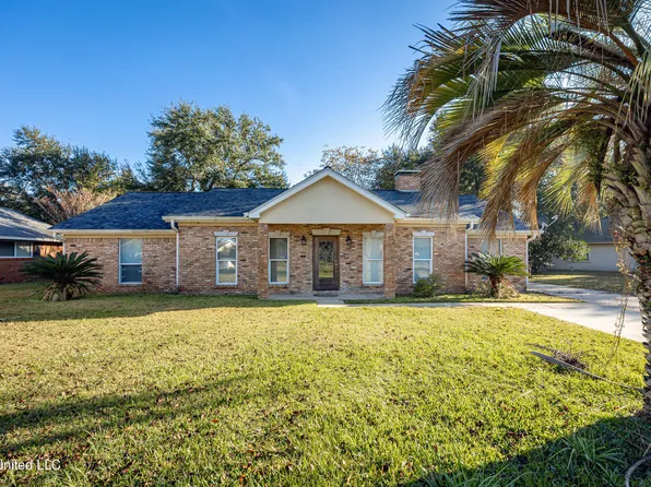 2490 S Shore Dr, Biloxi, MS 39532