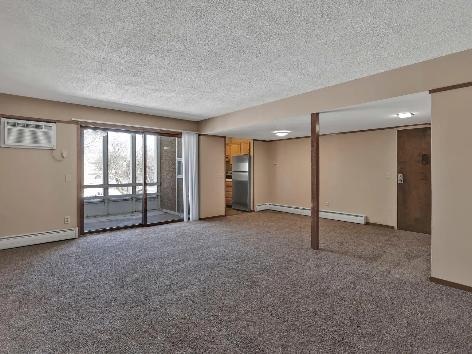 Aquila Court — Photo 3