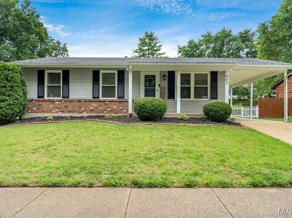 662 Green Forest Dr, Fenton, MO 63026