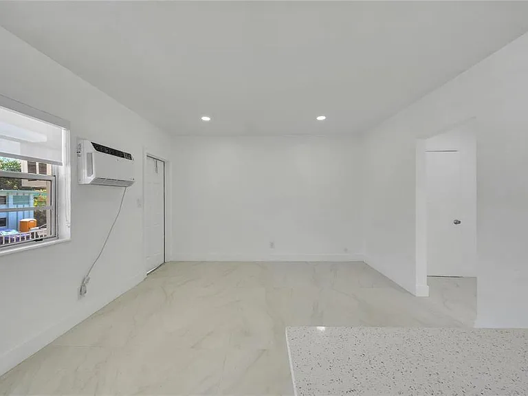 323 Elm St #7 — Photo 13