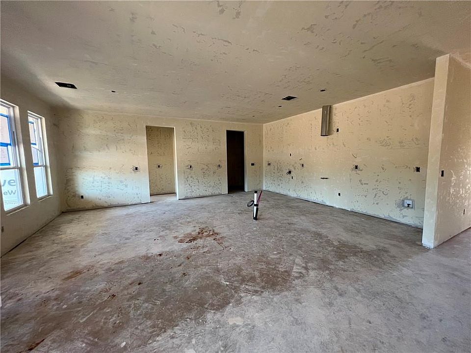 2nd image of 9164 Rolling Oaks