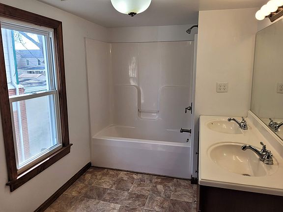 4th image of 207 Highland Ave