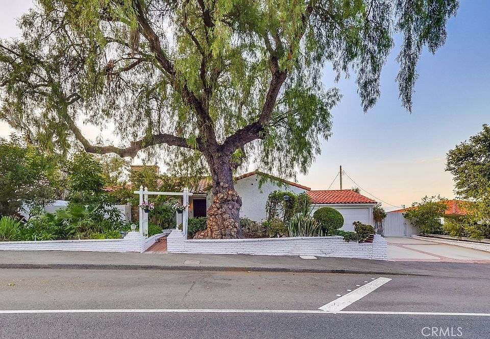 1st image of 4052 Miraleste Dr