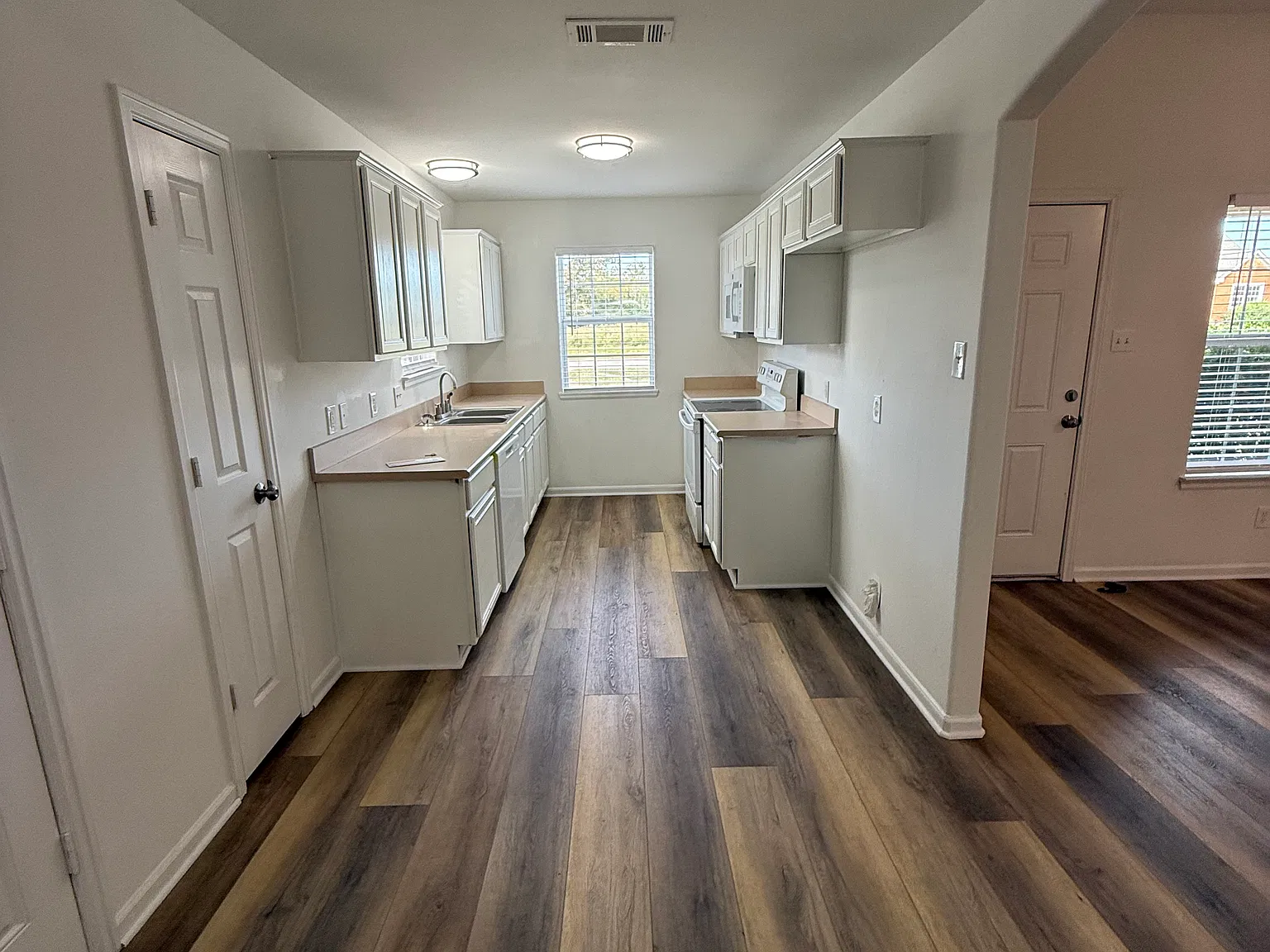 3 bed, 1162 sqft, $1,400 — Photo 2