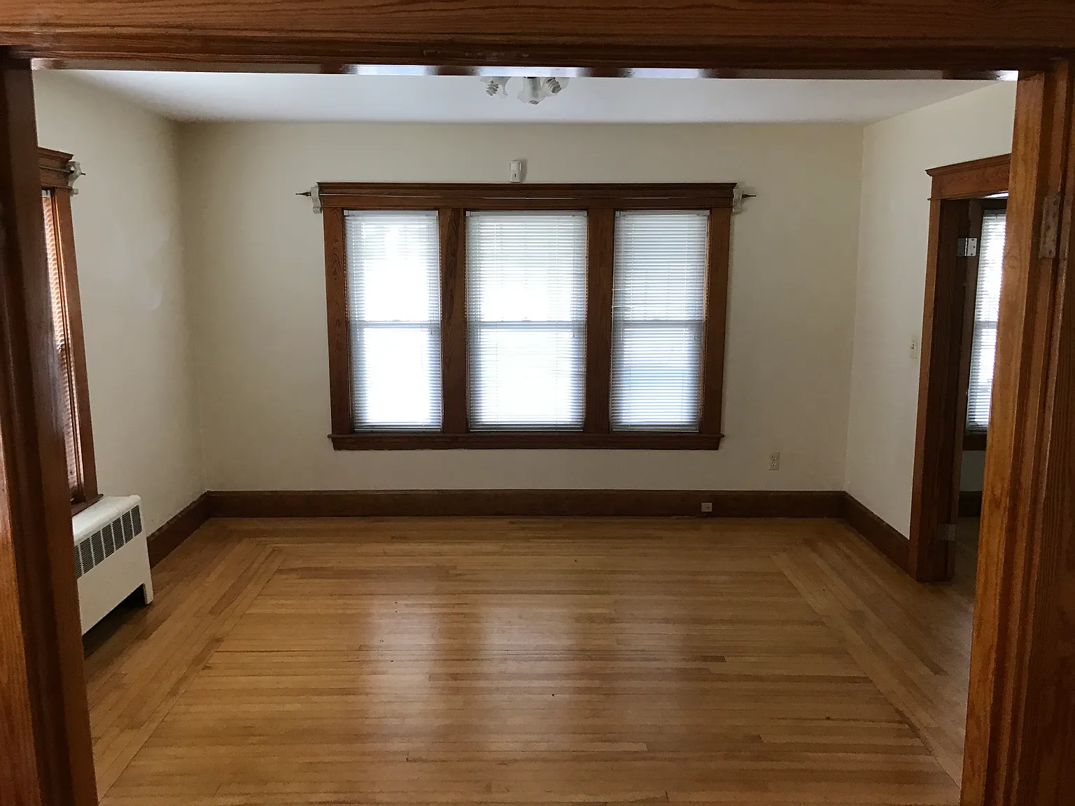 3 bed, 1300 sqft, $2,300 — Photo 4