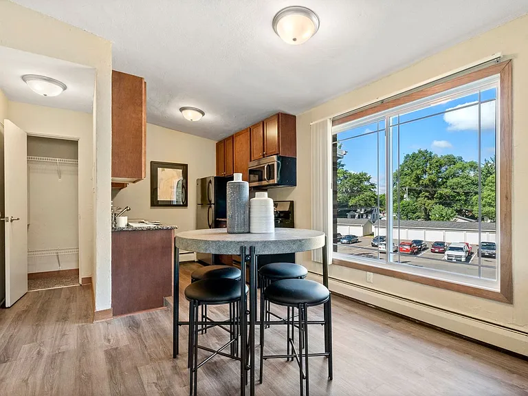 Lake Pointe — Photo 10