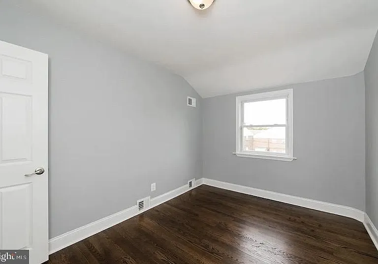 1224 Winston Ave — Photo 18