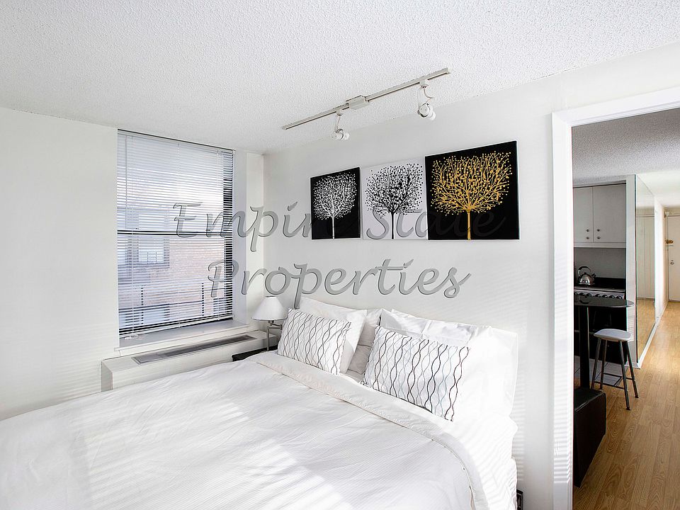 1st image of 150 W 51st St APT 2027