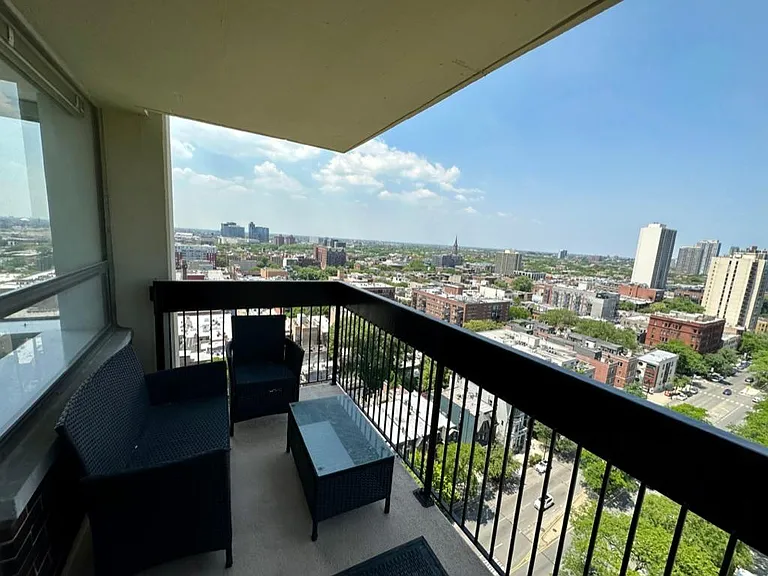 1360 N Sandburg Ter #2012C — Photo 15