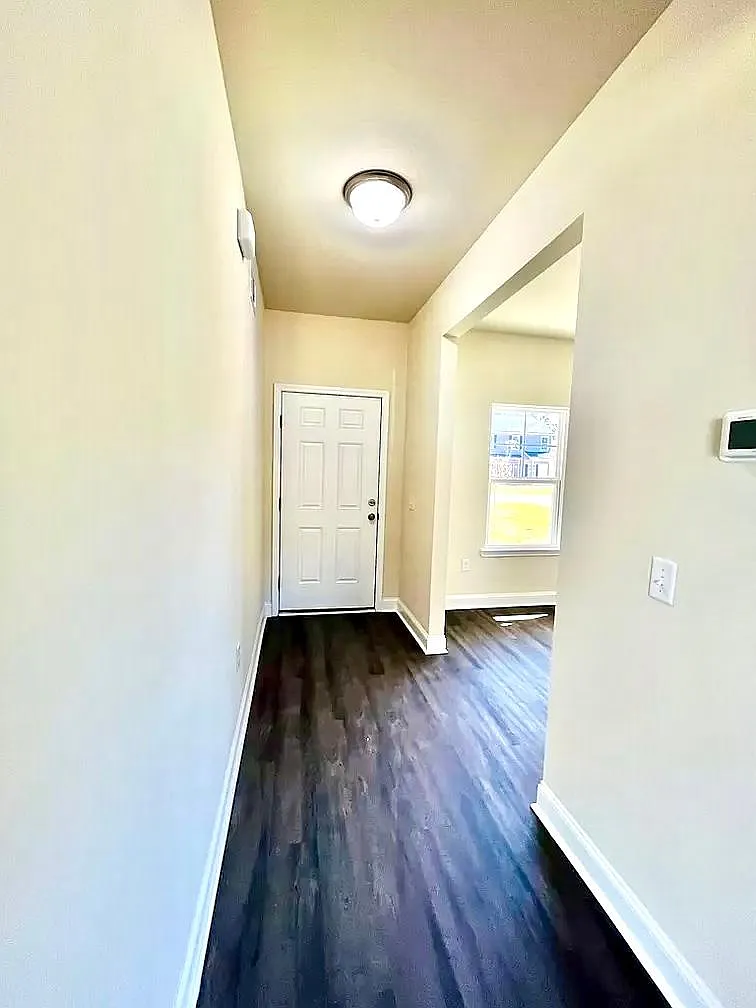 719 Mill Creek Cir — Photo 2