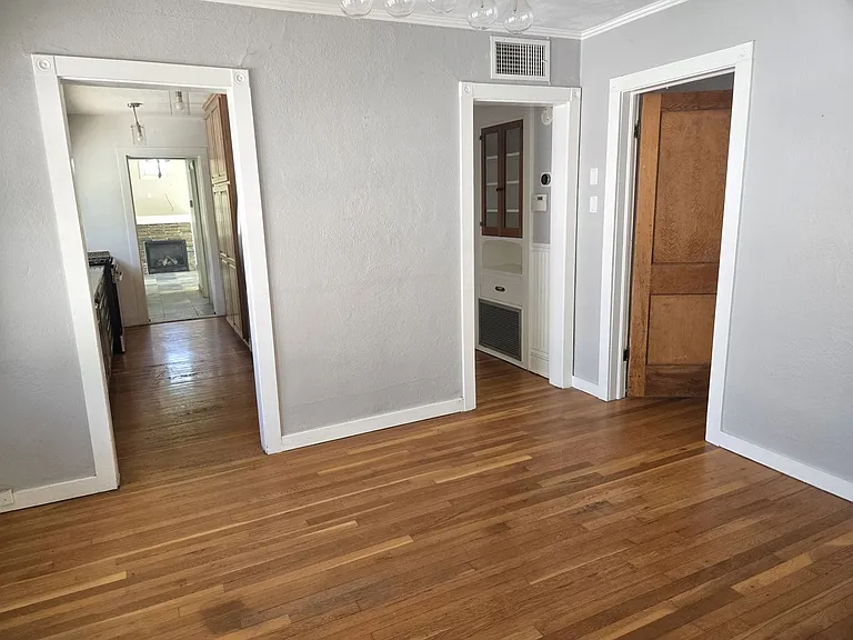 1406 E Earll Dr — Photo 6