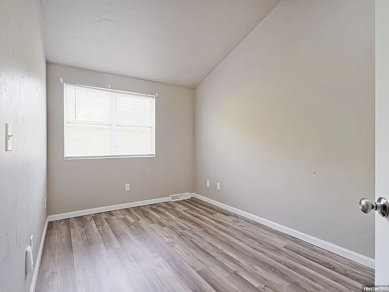 Allouez Townhomes — Photo 49