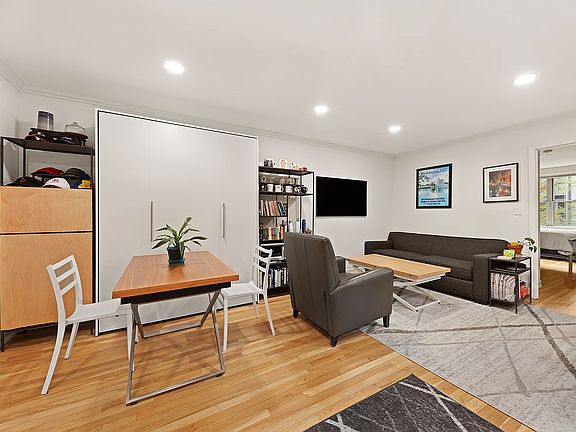 2nd image of 28 W 96th St APT 6