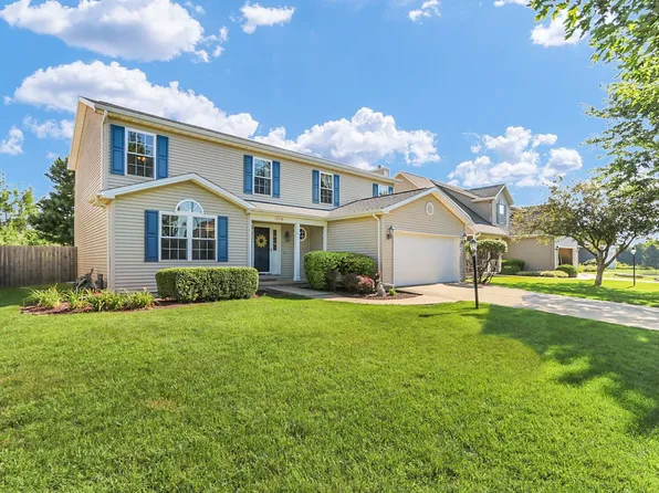 210 Goldenrod Dr, Savoy, IL 61874